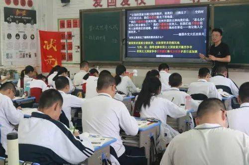 深入基層指導(dǎo)教研 竭誠服務(wù)一線教學(xué)